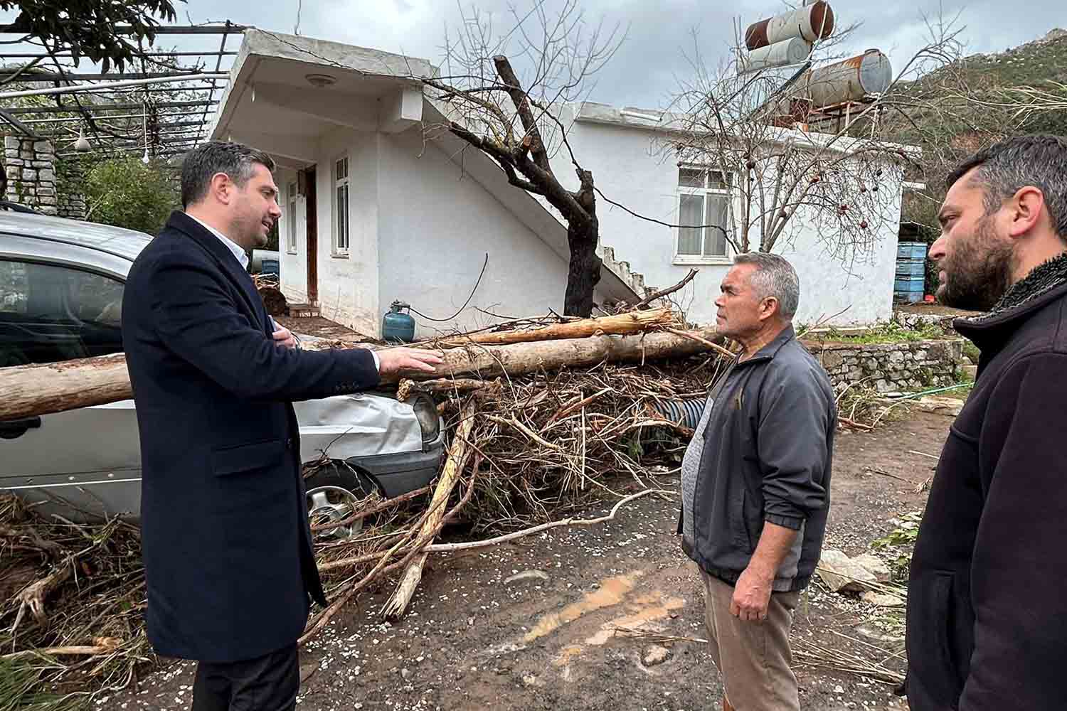 AK Parti Marmaris İlçe Teşkilatı Selden Etkilenen Mahallelerde İncelemelerde Bulundu