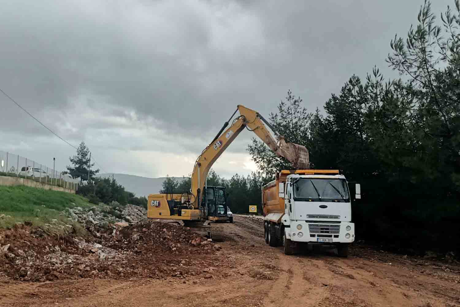 Büyükşehir Akçaova’da Ulaşım Altyapısını Güçlendiriyor