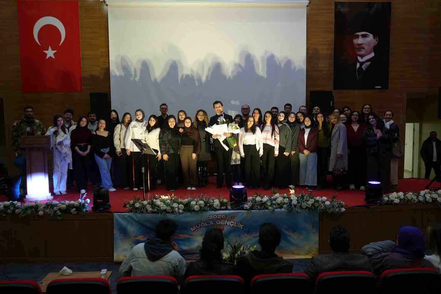 MUĞLA'DA GENÇLER TÜRK SANAT MÜZİĞİ İLE ZAMANDA YOLCULUĞA ÇIKTI