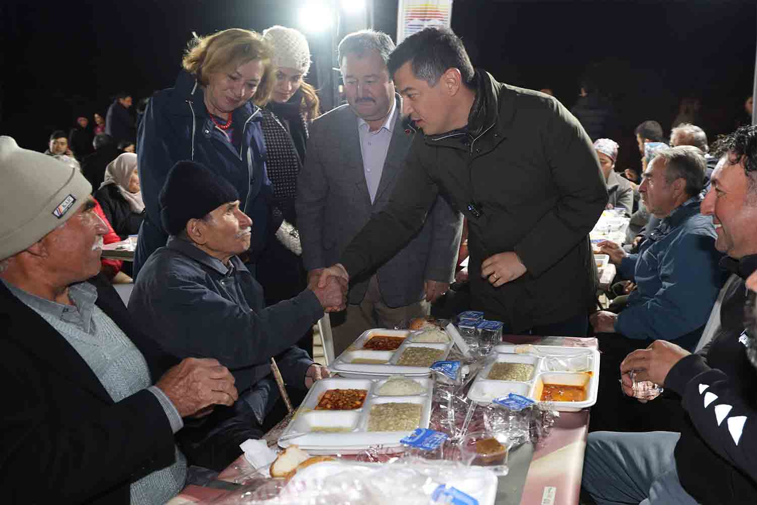 İFTAR SOFRASI 3 MAHALLEDE DAHA KURULDU