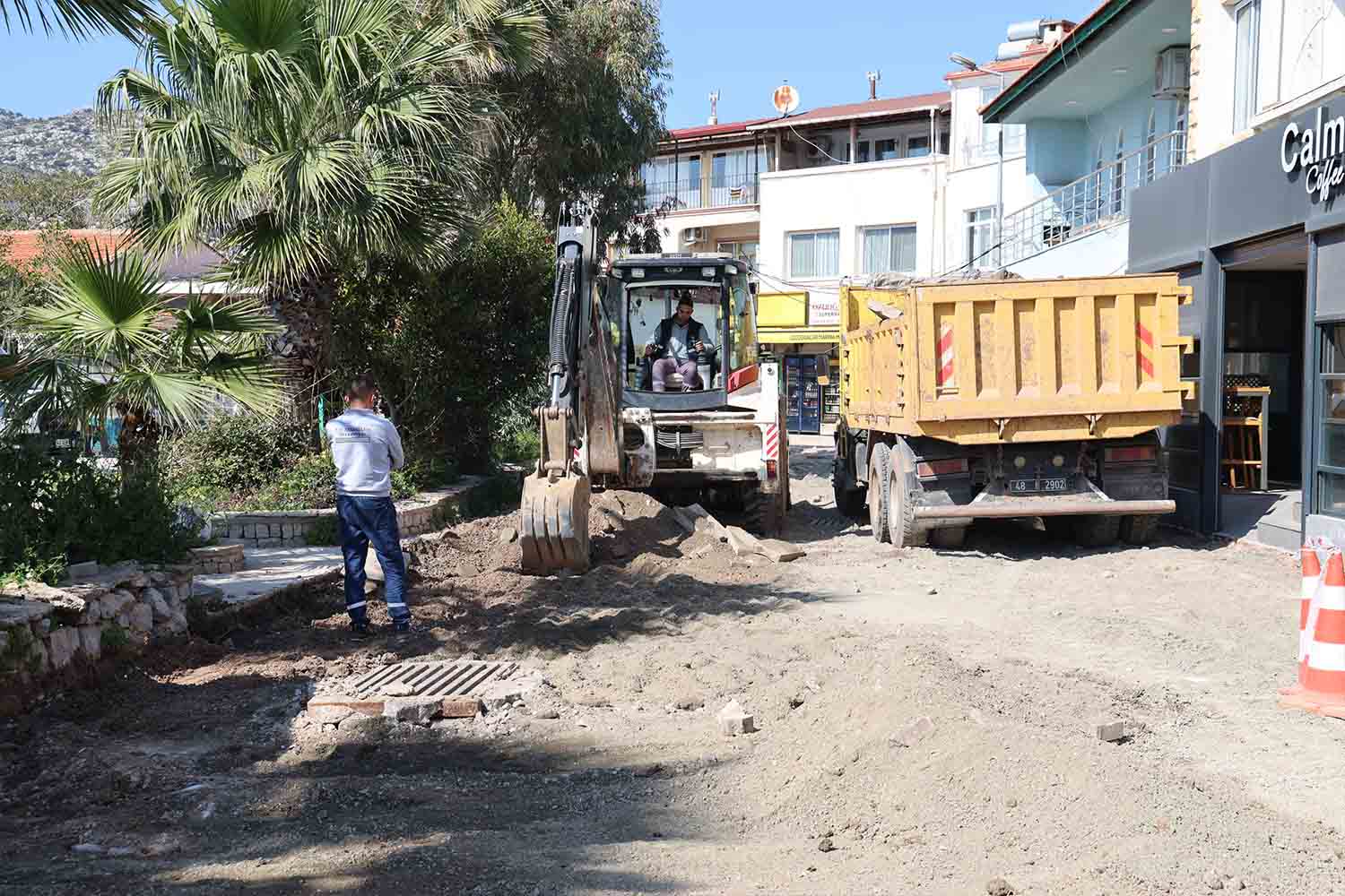 BOZBURUN SAHİL BANDI YENİLENİYOR