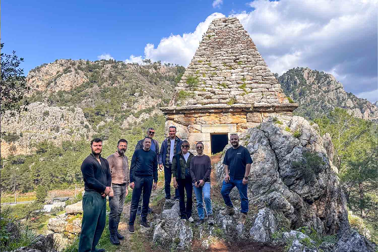 TÜRKİYE’DE AYAKTA KALAN TEK PİRAMİT MEZAR MARMARİS’TE KORUMA ALTINA ALINIYOR