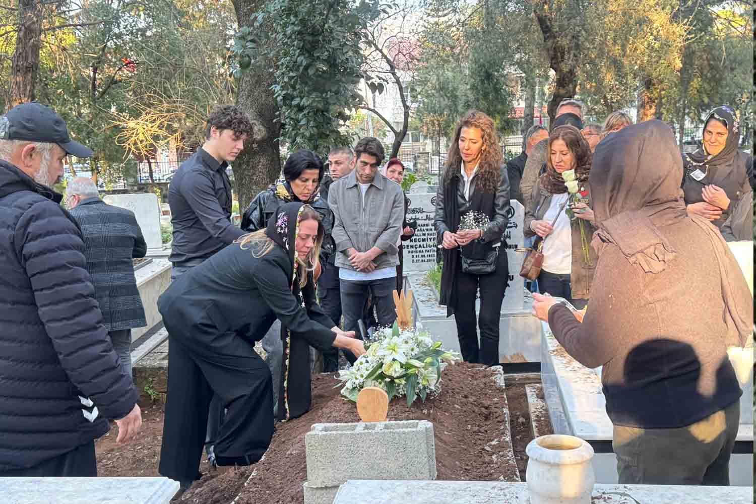 Moldova Cumhuriyeti Marmaris Fahri Konsolosu Gül Yazıcı  Babasını Son Yolculuğuna Uğurladı