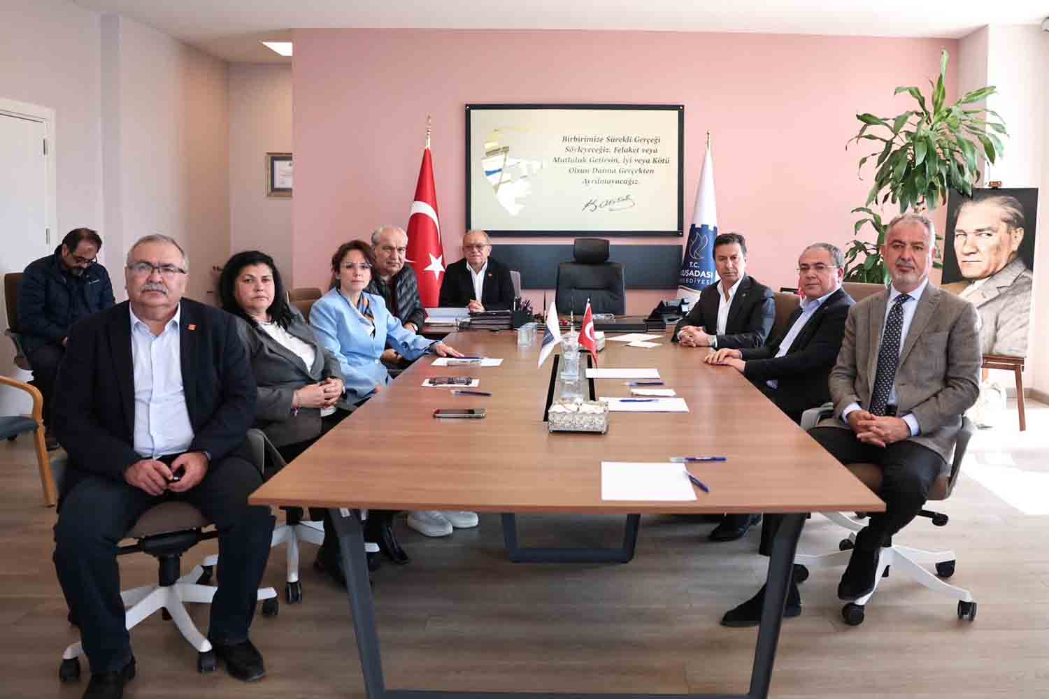 Aras’tan Manisa’ya Ziyaret, Kuşadası’na Destek