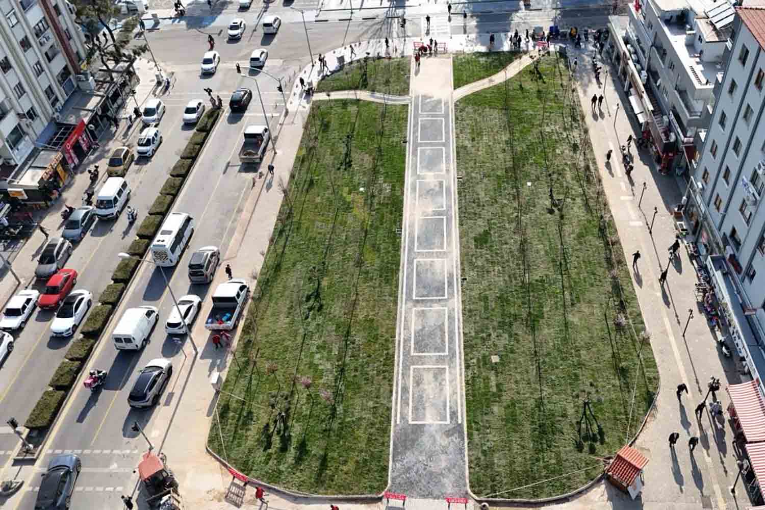 Yıkılan Orgeneral Mustafa Muğlalı İşhanı Alanında Çevre Düzenlemesi Yapıldı