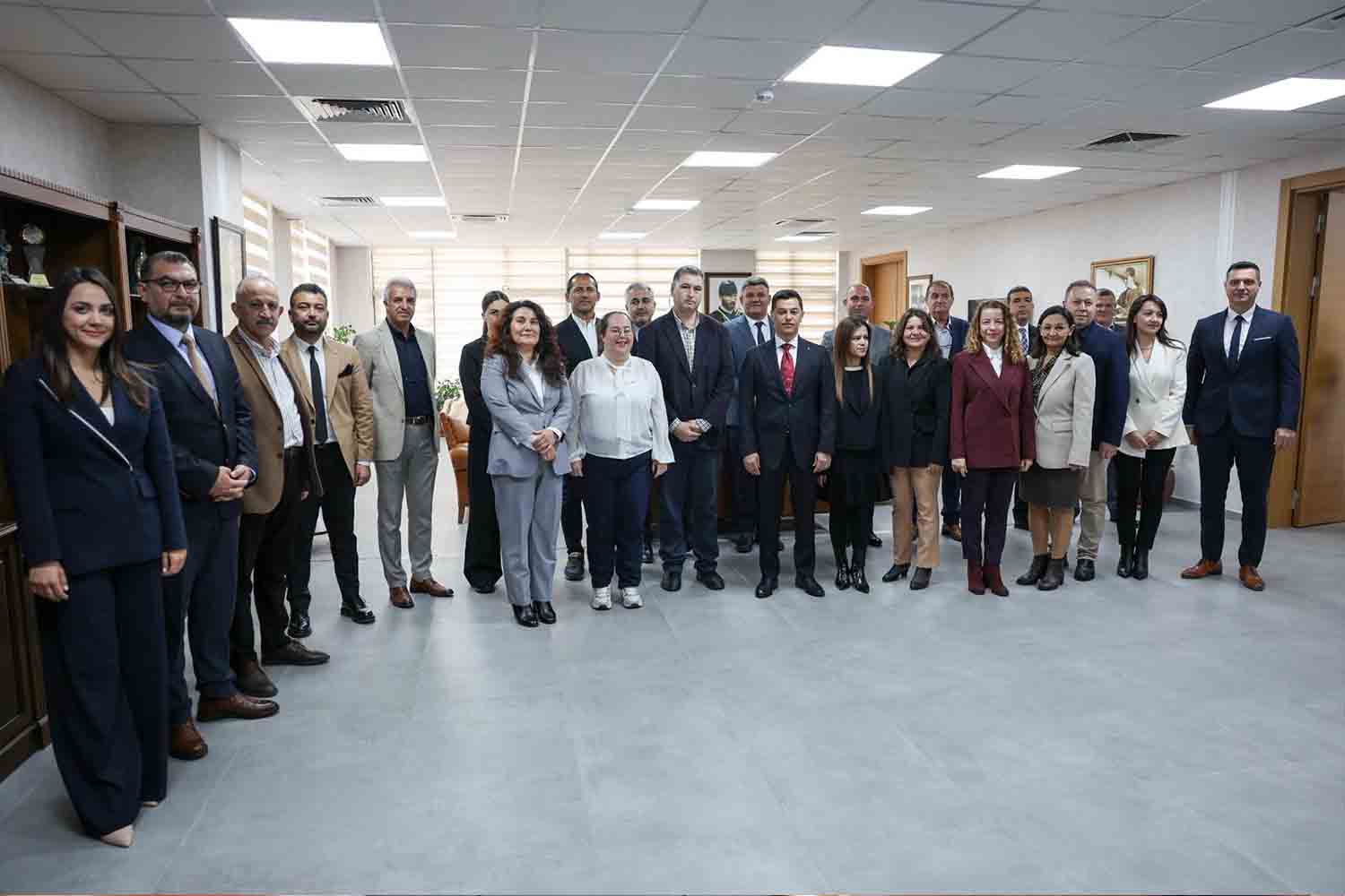 BAŞKAN ÜNLÜ PERSONELLE BAYRAMLAŞTI