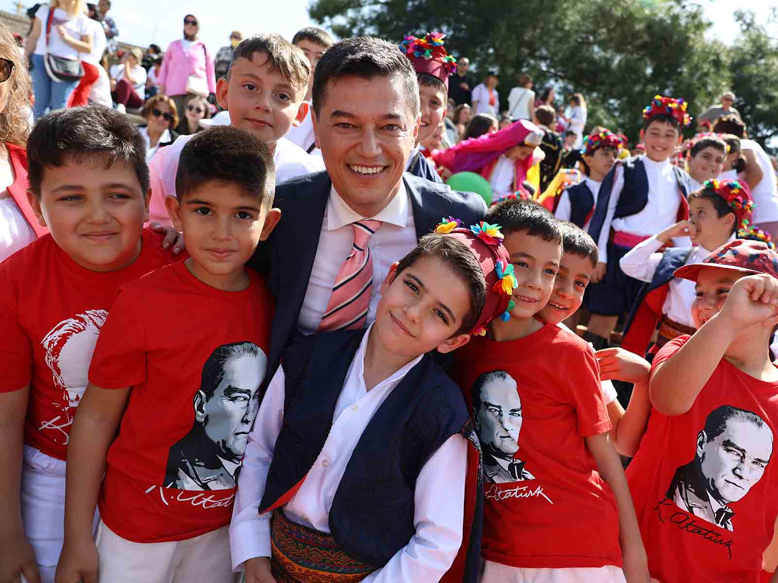 BAŞKAN ÜNLÜ’DEN 23 NİSAN MESAJI