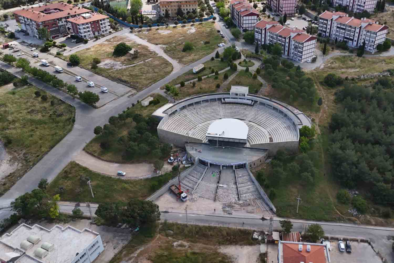 Şadan Gökovalı Açık Hava Tiyatrosunda Yenileme Çalışmaları Sürüyor