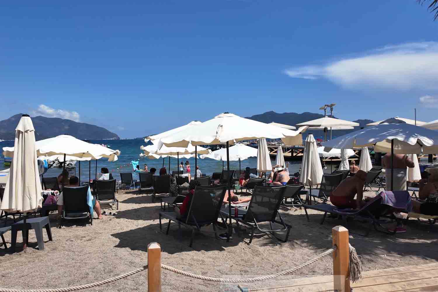 HALK PLAJ KAFE DENİZSEVERLERİN GÖZDESİ OLDU