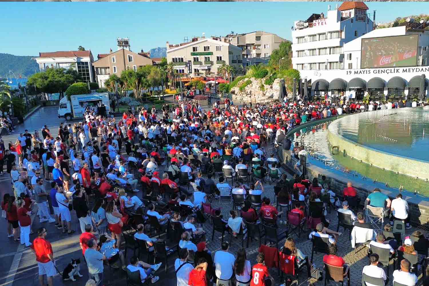 Marmaris’te Milli Heyecan Dev Ekranda Yaşandı