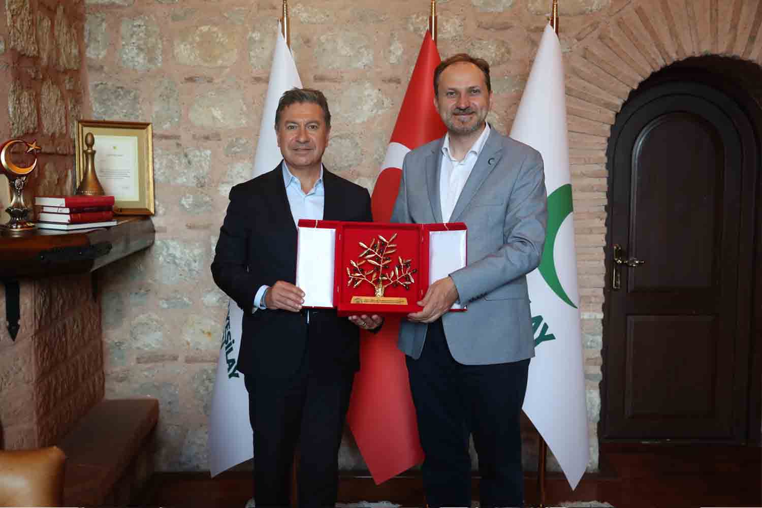 Başkan Aras’tan Bağımlılıkla Mücadelede Yeşilay’a Tam Destek