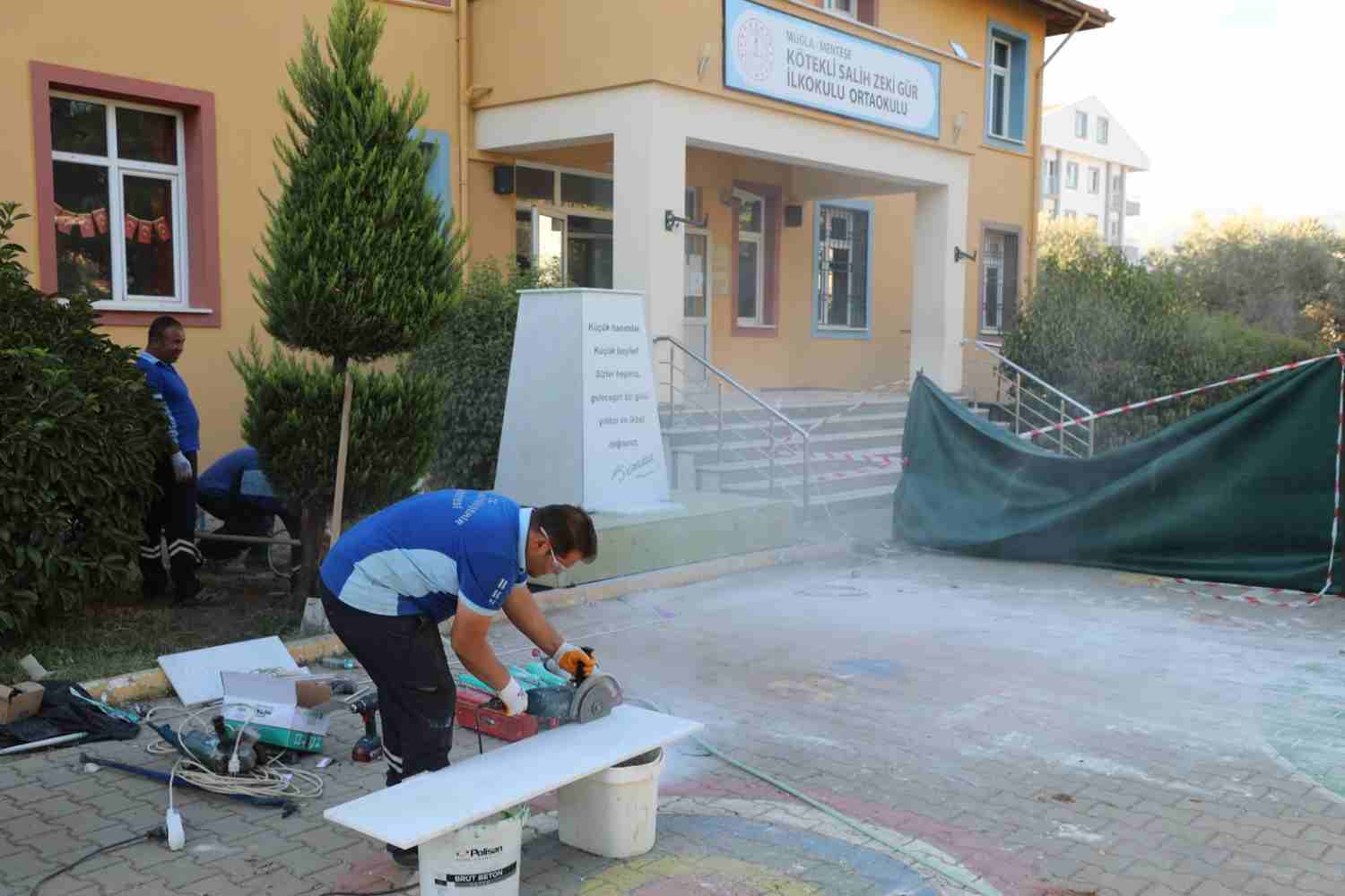 Büyükşehir’den Zarar Verilen Atatürk Büstüne Hızlı Müdahale