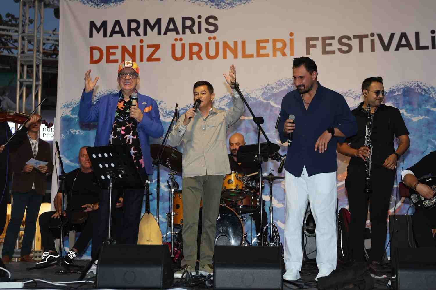 Acar Ünlü’den festivalde büyük sürpriz: “Dinleyiverin Gari”