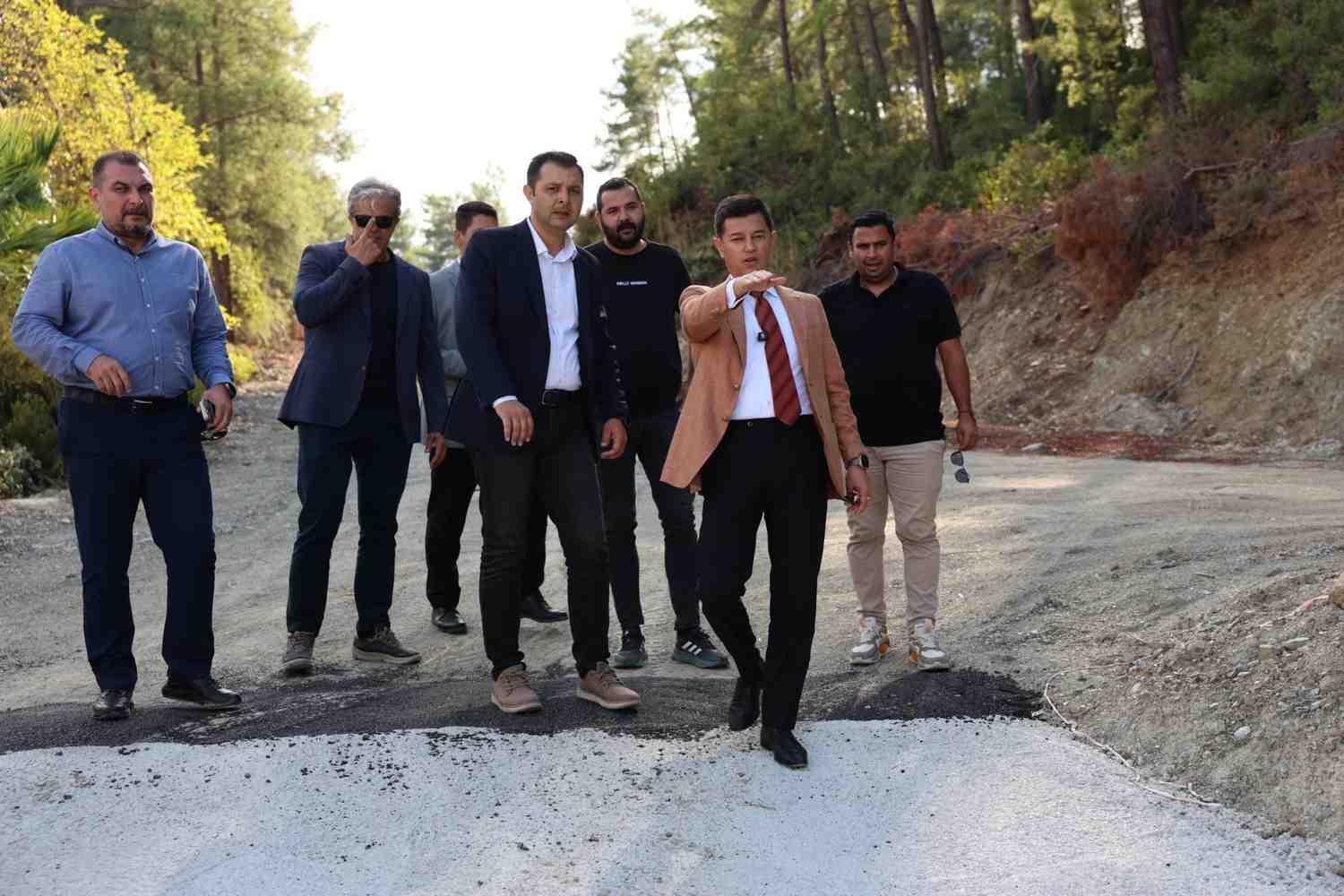 BAŞKAN ÜNLÜ ÇETİBELİ’DE YOL ÇALIŞMALARINI İNCELEDİ