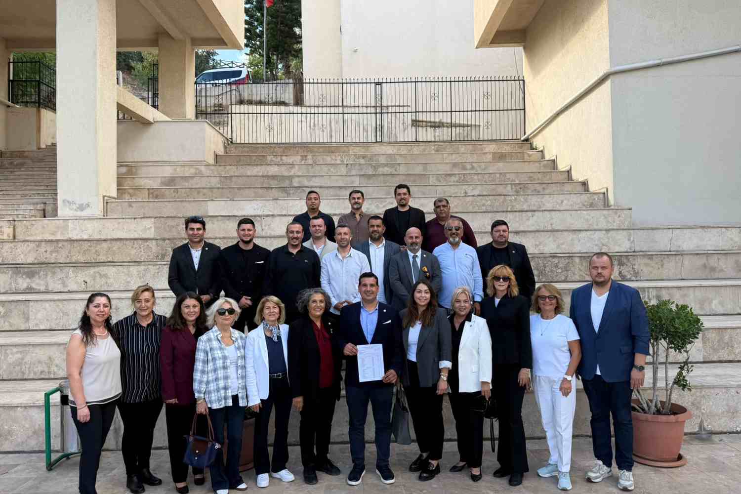 YENİ PARTİ MARMARİS İLÇE YÖNETİMİ MAZBATASINI ALARAK GÖREVE BAŞLADI