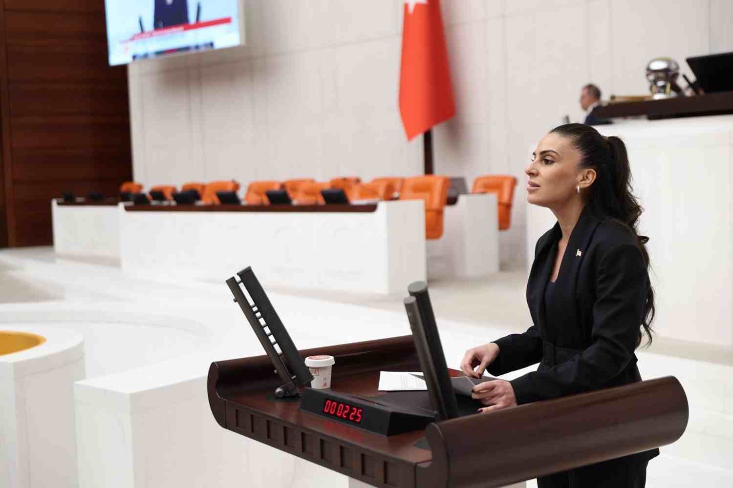 YENİ Parti Genel Başkan Yardımcısı Özcan’dan fon vurgunu ile ilgili çarpıcı tespit: “187,6 milyar TL’ye ulaşmanız 156 bin 333 yıl sürüyor”